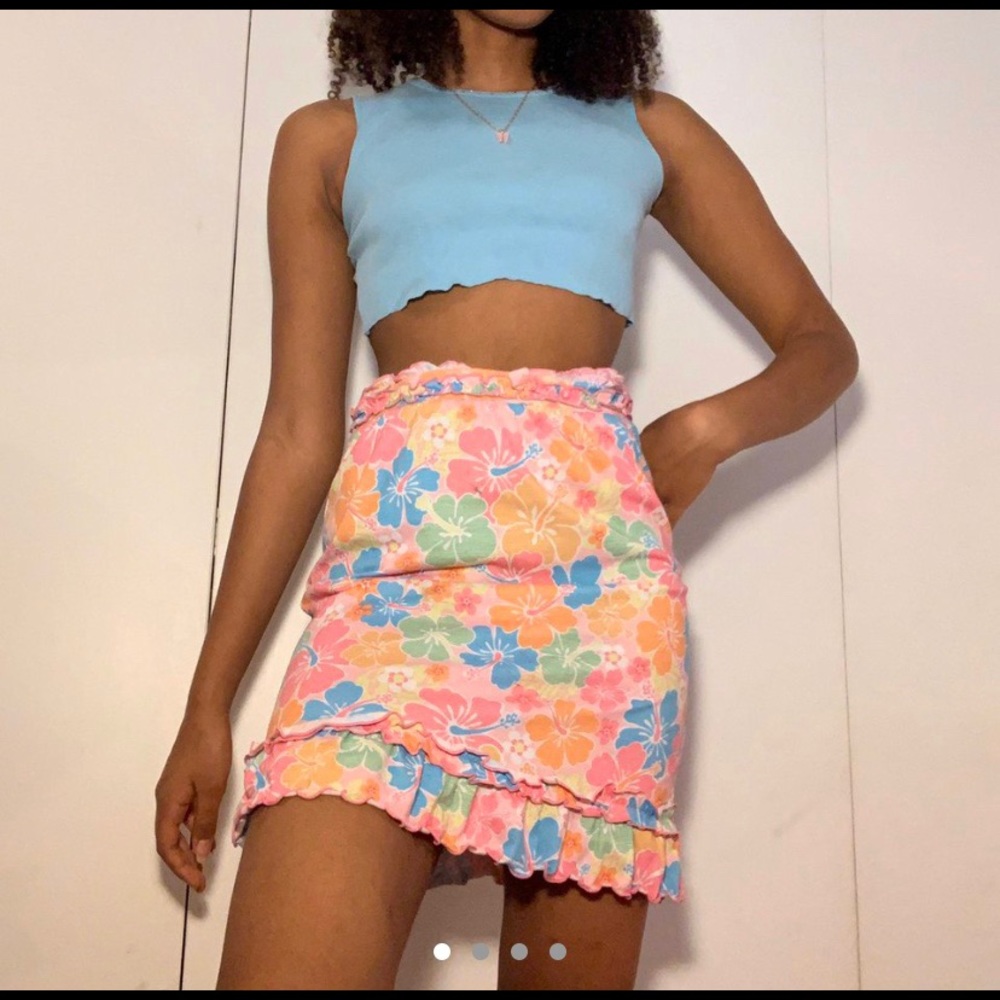 2000’s mini skirt hawaiian floral print 🌺